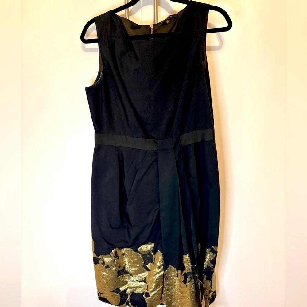 Gorgeous Tahari Cotton lined w satin Black & Gold stitching. Pristine condition